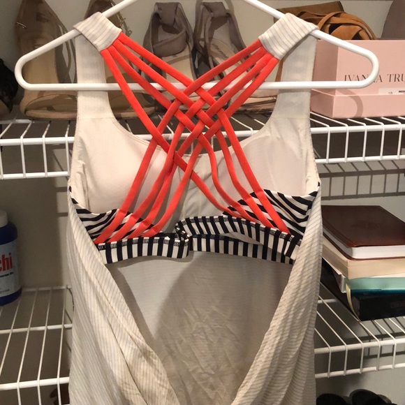 Lululemon workout top with built in sports bra - Picture 1 of 5
